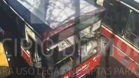 VIDEO: Roba un autobús con pasajeros y termina así