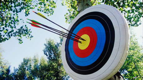 Cárcel por abusar de su hijo: la doble vida del fundador de escuela de tiro con arco en Argentina