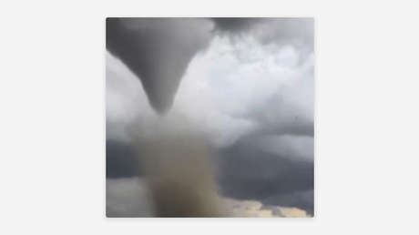 Decenas de heridos y 300 viviendas dañadas: Tornado arrasa una localidad en Francia (VIDEOS)