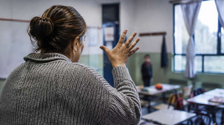 Acusan a maestra de escupir a niña con síndrome de Down en Argentina (FOTO)