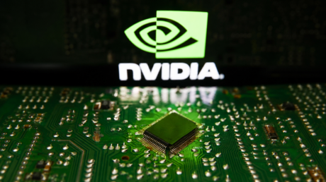 Acusan a un empleado de gigante tecnológico estadounidense de contrabandear chips a China