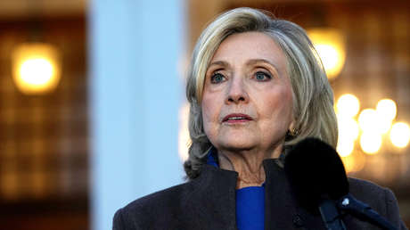 Hillary Clinton: "Elon Musk no podría existir como billonario" sin subsidios estatales