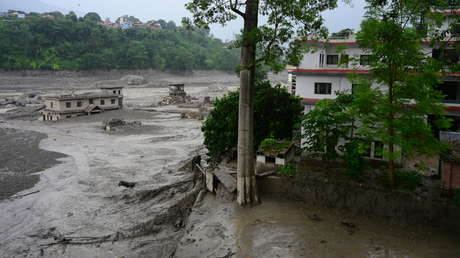 Inundaciones catastróficas en el Himalaya: hay numerosos muertos y desaparecidos (VIDEOS)