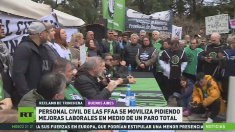 Personal civil de las FF.AA. de Argentina se moviliza pidiendo mejoras laborales en medio de un paro total