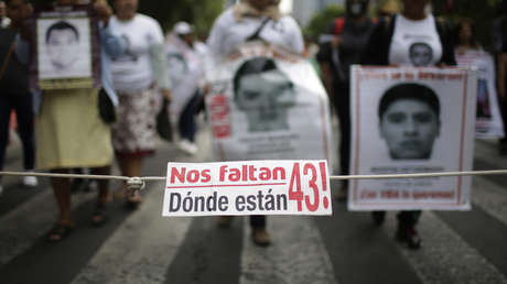 Familias de los 43 estudiantes de Ayotzinapa reciben nuevos datos en su reunión con Sheinbaum