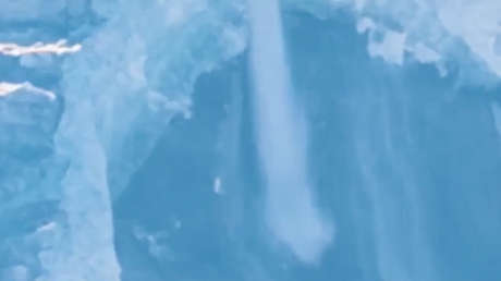Momento exacto del colapso del glaciar que desató la tragedia en China y Nepal (VIDEO)