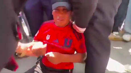VIDEO: Arroja una piedra contra la caravana de Fujimori y paga un alto precio