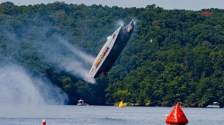 IMPRESIONANTE VIDEO: Lancha 'sale volando' a más de 300 km/h y da varias vueltas en el aire