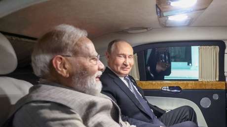 Modi comparte foto con Putin desde el interior del Aurus