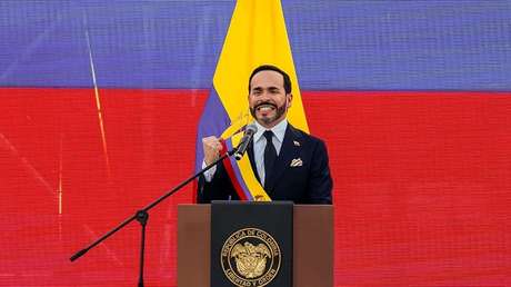 De la Espriella ofrece "excusas" por vulnerar neutralidad religiosa y proclama: "¡Viva Cristo Rey!"