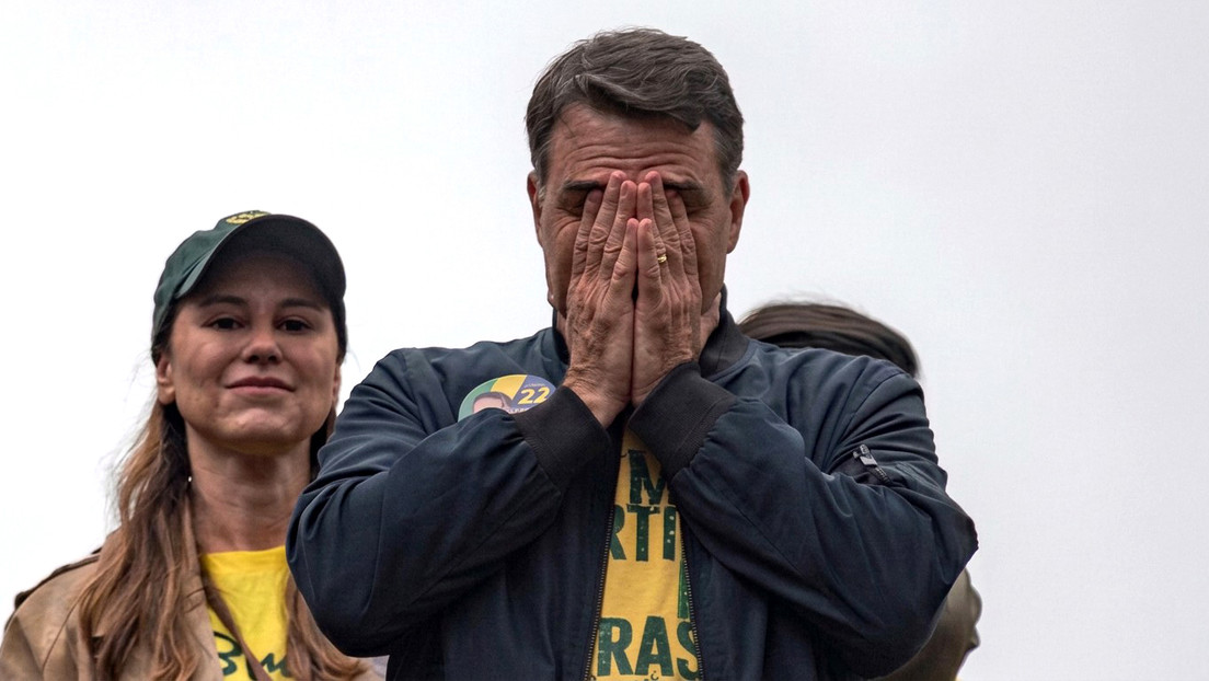 Un explosivo mensaje pone plomo en el ala a la campaña de Flávio Bolsonaro