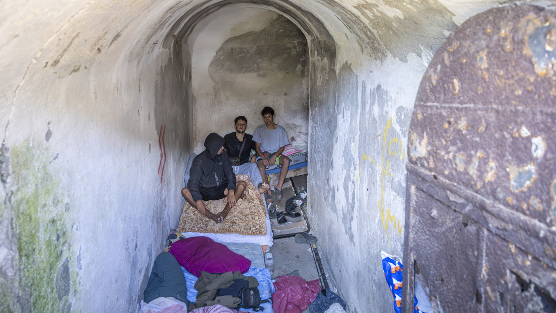 Descubren un campamento de inmigrantes en un túnel de Ceuta (VIDEOS)