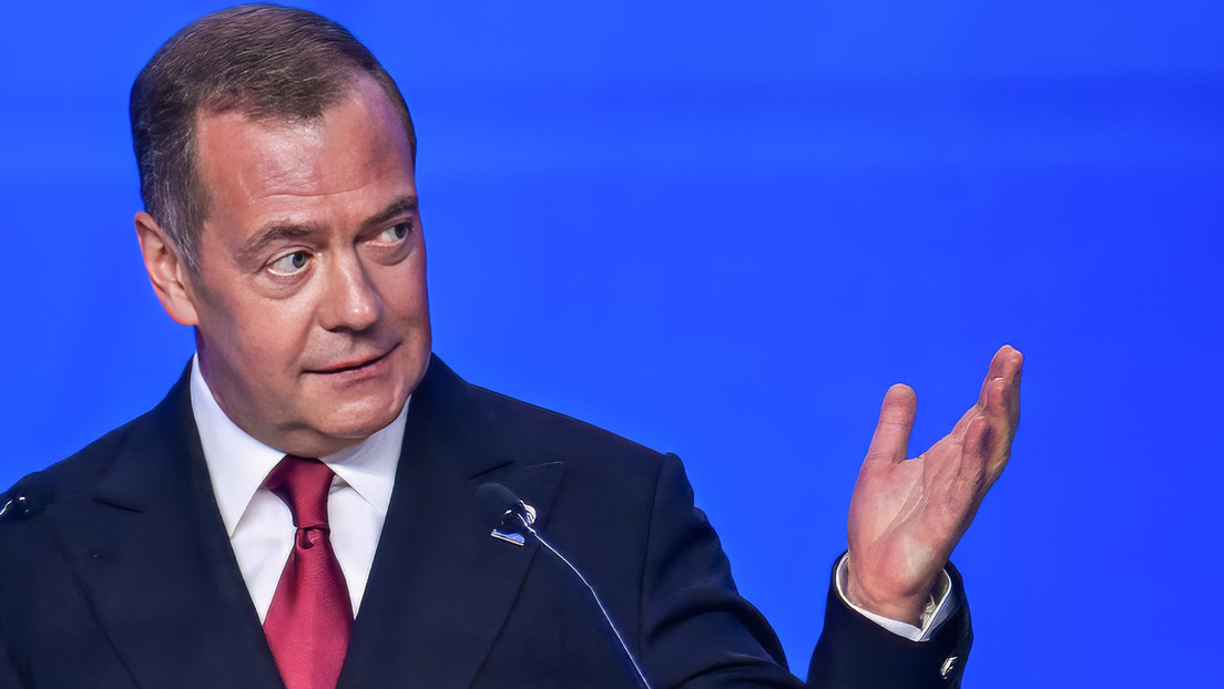 Polonia afirma que lleva siglos en guerra con Rusia y Medvédev responde