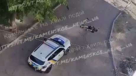 FUERTES IMÁGENES: Policía ucraniana atropella a un hombre que protestaba contra la movilización de su amigo