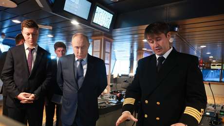 VIDEO: Putin inspecciona uno de los arrastreros de pesca más modernos del mundo en el Lejano Oriente