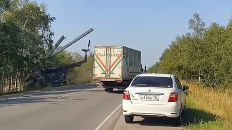 VIDEO: Un helicóptero realiza un aterrizaje forzoso en una carretera del Lejano Oriente ruso