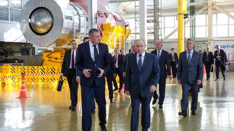Putin visita el mayor astillero de Rusia (VIDEOS)