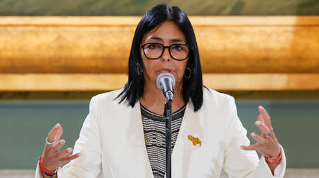 Venezuela está trabajando con EE.UU. para que se levanten las sanciones, asegura Delcy Rodríguez