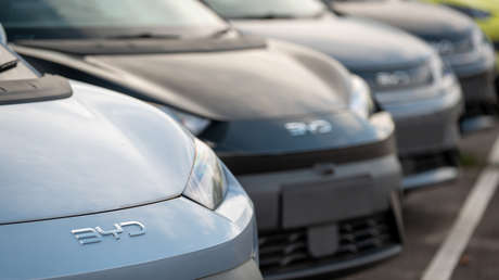 "Prohibición permanente": la industria automotriz de EE.UU. presiona para frenar los autos chinos