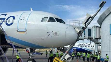 Un avión impacta contra un poste en un aeropuerto de la India (VIDEO, FOTO)