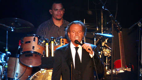 Nueva demanda contra Julio Iglesias le hace 'tropezar con la misma piedra' en los juzgados