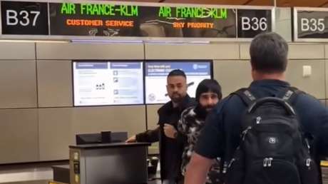 "Malditos nazis": Mujer insulta agentes de ICE que detienen a presunto inmigrante ilegal (VIDEO)