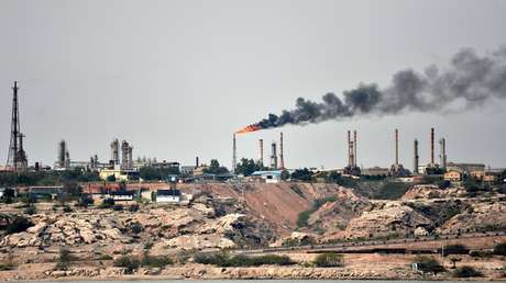 Se escuchan explosiones cerca de la 'joya petrolera' de Irán