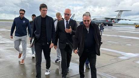 Enviado de Putin muestra primeras imágenes tras llegada de los enviados de Trump
