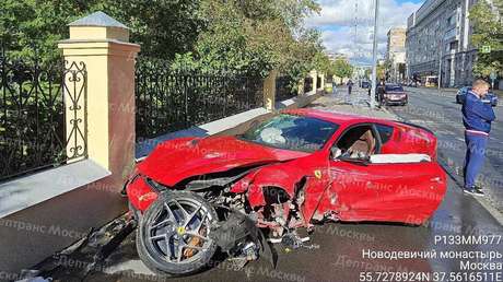 VIDEO: Ferrari fuera de control impacta a toda velocidad y termina destrozado
