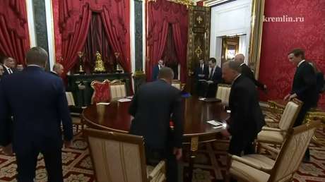 VIDEO: Putin se reúne con los enviados de Trump en el Kremlin