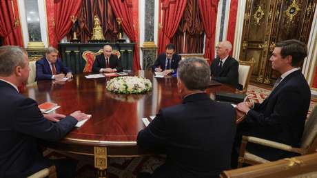 VIDEO: Putin se reúne con los enviados de Trump en el Kremlin