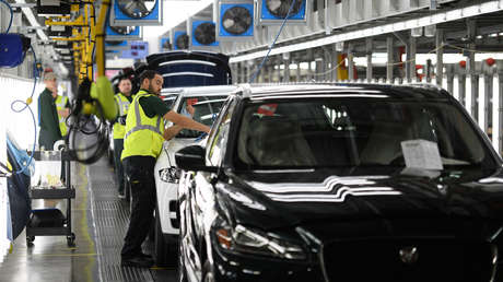 El mayor fabricante de autos del Reino Unido recortará miles de empleos