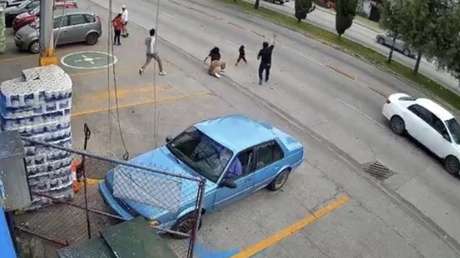 Valentía sin frenos: un hombre evita el atropello de una niña en México (VIDEO)