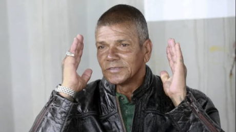 De masticar el corazón del padre a brillar en YouTube: el insólito caso del mayor asesino serial de Brasil