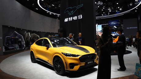 Trump exige a automotriz de EE.UU. que corte vínculos con compañías chinas