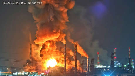 VIDEO: Misiles balísticos iraníes impactan en el mayor complejo de refinerías de Israel