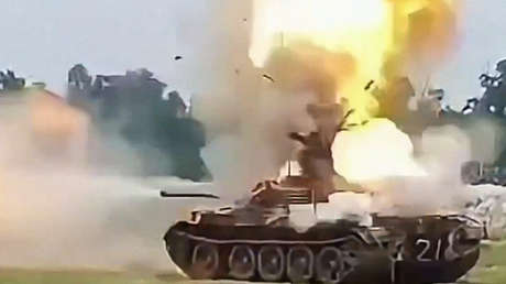 VIDEO FUERTE: La explosión de un tanque durante maniobras deja dos soldados muertos