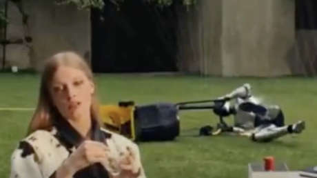 ¿Juego de indirectas? Hija trans de Musk protagoniza campaña con un torpe robot de fondo (VIDEO)