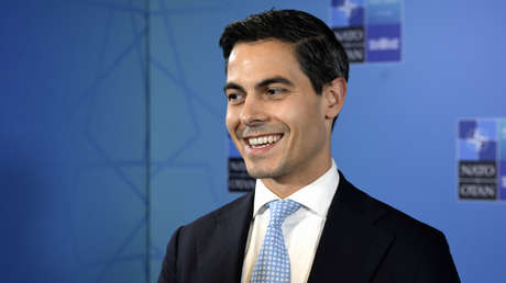 Primer ministro europeo escribió cientos de publicaciones con IA