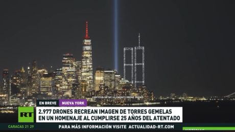 Casi 3.000 drones recrean las Torres Gemelas en un homenaje al cumplirse 25 años del atentado