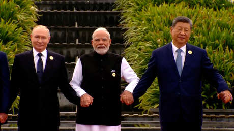 Putin, Xi y Modi, de la mano y entre sonrisas: la IMAGEN de la cumbre de los BRICS