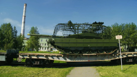 VIDEO: Ejército ruso recibe nuevo lote de tanques con protección antidrones mejorada