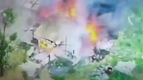 VIDEO: Un tanque ruso sale victorioso del ataque de un enjambre de drones