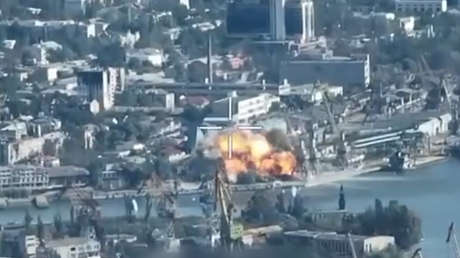 VIDEO: Bombardeos rusos golpean instalaciones militares ucranianas cerca de Jersón