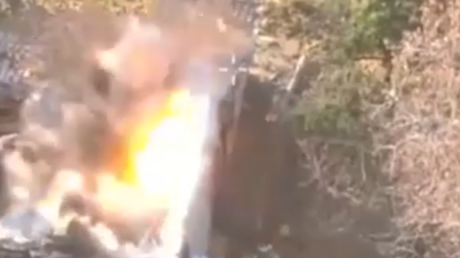 Ataque quirúrgico: drones rusos pulverizan un puesto de control de drones ucraniano (VIDEO)