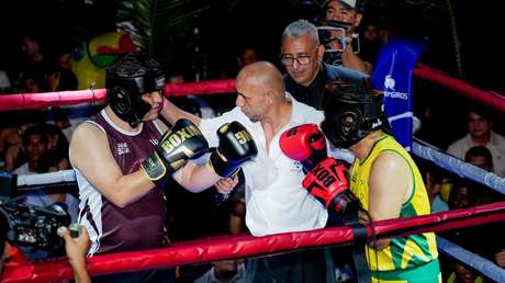 VIDEO: Un gobernador y un alcalde se enfrentan a golpes en un ring de boxeo