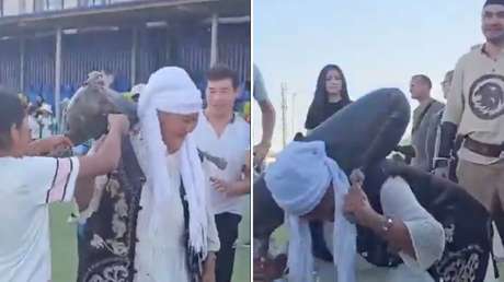 IMPRESIONANTE VIDEO: Mujer de 70 años sorprende al hacer decenas de sentadillas cargando 30 kilogramos