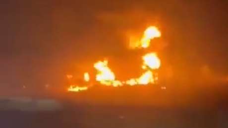 VIDEO: Se desata un gran incendio en una instalación petrolera en Irak