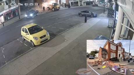 VIDEO: Ladrones arrancan un cajero automático de una pared