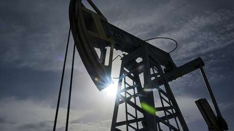 El precio de petróleo ruso se dispara 10 dólares en una noche